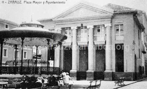 Zarauz. Plaza Mayor y Ayuntamiento