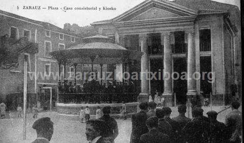 Zarauz. Plaza - Casa consistorial y Kiosko