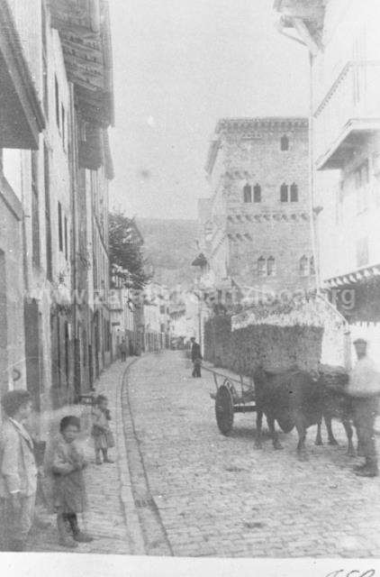 Zarautz. Kale Nagusia eta Torre Luzea