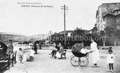 Zarautz. Terraza de la playa