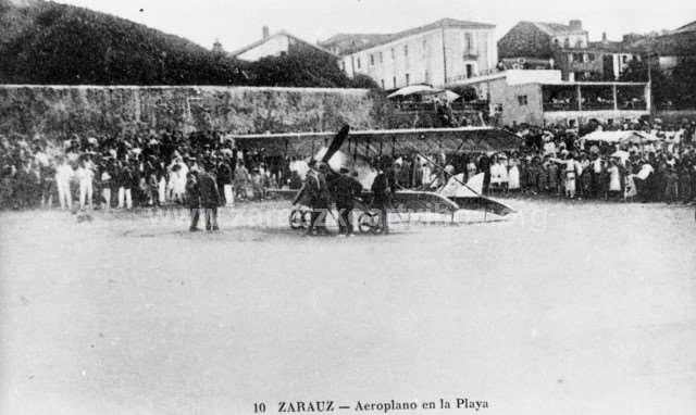 Aeroplano en la playa