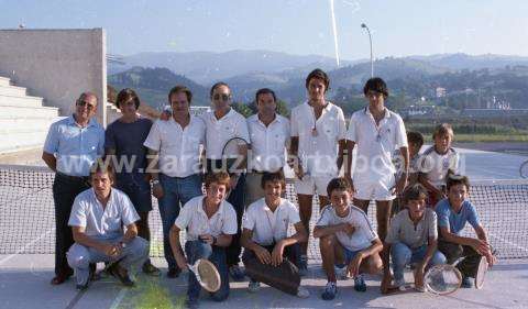 Entrega de trofeos de un campeonato de tenis