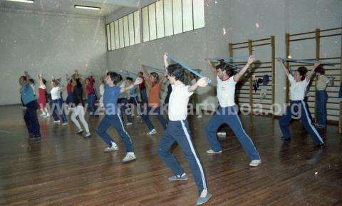 Curso de gimnasia y danza en el albergue Monte Albertia