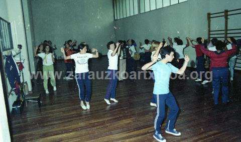 Curso de gimnasia y danza en el albergue Monte Albertia