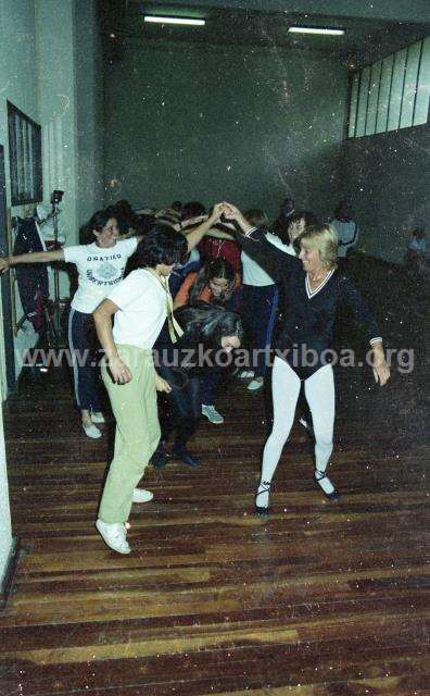 Curso de gimnasia y danza en el albergue Monte Albertia