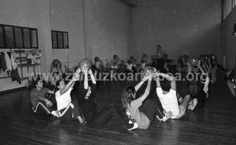 Curso de gimnasia y danza en el albergue Monte Albertia