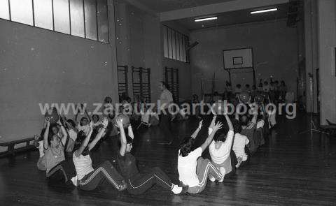 Curso de gimnasia y danza en el albergue Monte Albertia