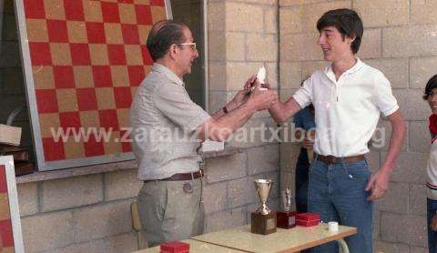 Entrega de premios de un torneo de ajedrez