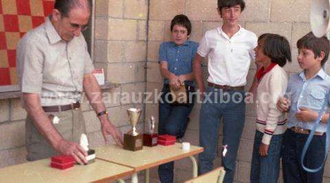 Entrega de premios de un torneo de ajedrez