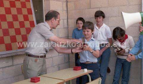 Entrega de premios de un torneo de ajedrez