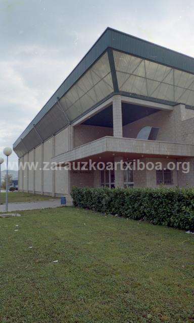 Polideportivo. Entrada