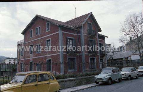 Calle Herrikobarra. Villa Josefina