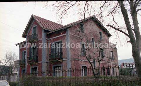 Calle Herrikobarra. Villa Josefina