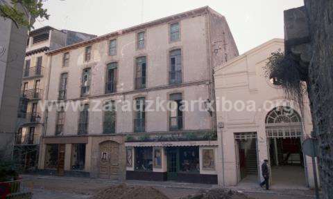 Edificio del Antiguo Cuartel de la Guardia Civil y mercado