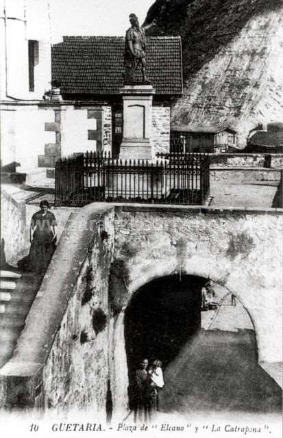 Guetaria. Plaza de "Elcano" y "La Catrapona"