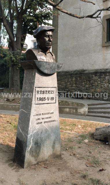 Escultura. Homenaje a Basarri