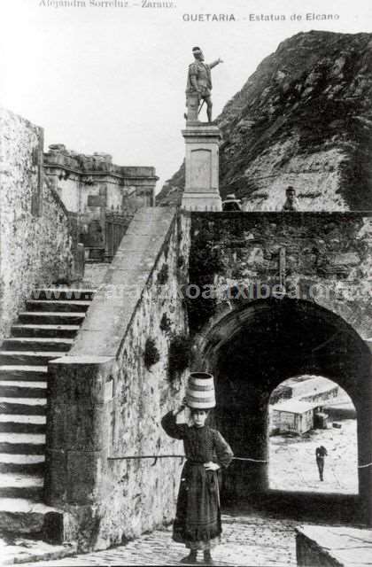 Guetaria. Estatua de Elkano