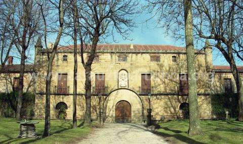 Fachada principal del Palacio de Narros de Zarautz