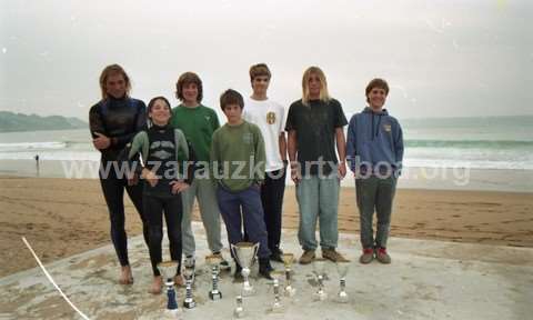 Grupo de surfistas