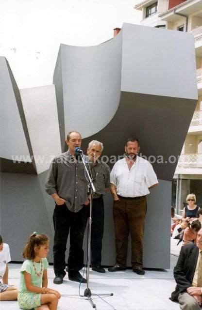 Inauguración de la Bertsolarien Plaza