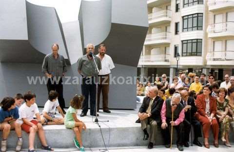 Inauguración de la Bertsolarien Plaza