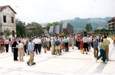 Inauguración de la Bertsolarien Plaza