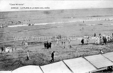 Zarautz. La Playa a la hora del baño