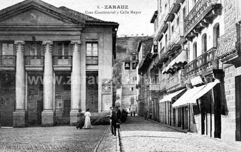 Zarautz. Casa Consistorial y Calle Mayor