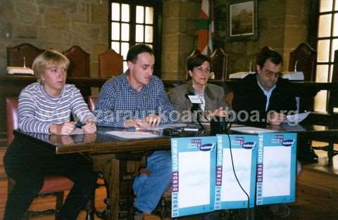 Rueda de prensa de presentación del programa "Dendaz Denda Euskaraz"