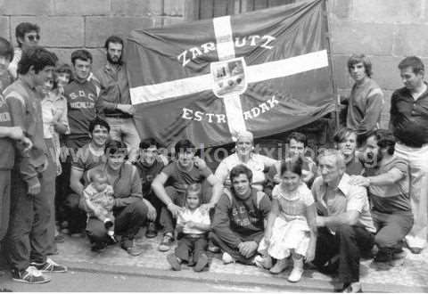 Exposición de traineras. XXV aniversario de la ikurriña de Zarautz