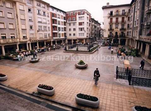 Munoako eta plazako aparkalekuen inaugurazioa