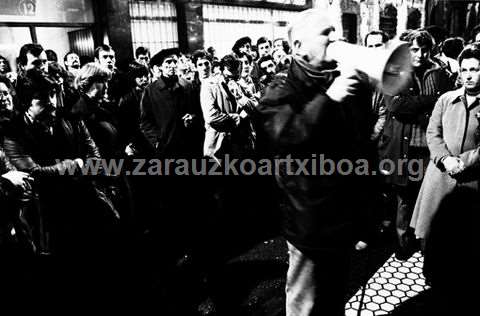 Intervención de Telesforo Monzón en un mítin de Herri Batasuna en Zarautz.