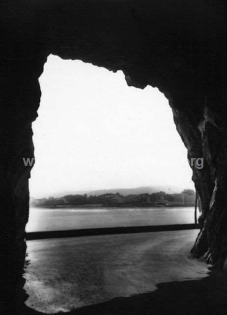 Gruta en la playa de Zarautz