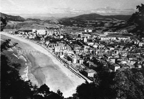 Panorámica de la localidad de Zarautz vista desde el monte Santa Bárbara