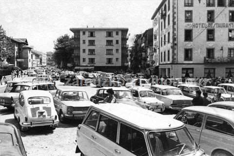 Tráfico urbano en el centro de Zarautz