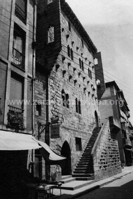 Fachada principal de Torre Luzea de Zarautz