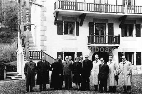 Inauguración de la casa de la sección femenina de Zarautz