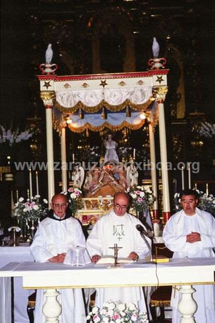 Celebración de la misa de Viernes Santo en el convento de Santa Clara