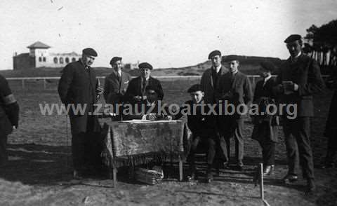 Carrera de cross en Zarautz. Mesa de jueces