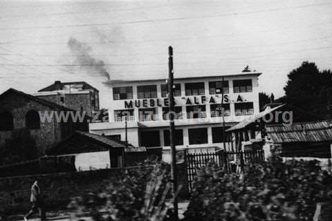 Fachada de la fábrica "Muebles Alfa S.A." de Zarautz