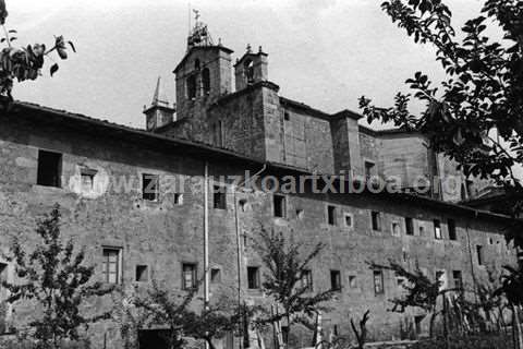 Fachada del convento de los Padres Franciscanos de Zarautz