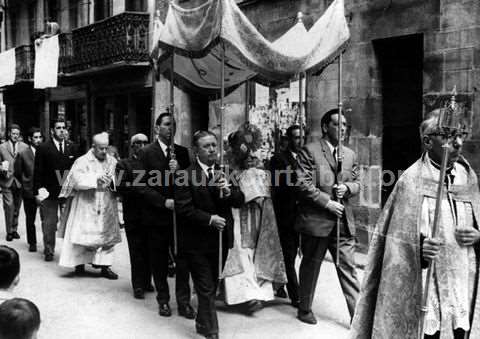 Procesión de Corpus Cristi por las calles de Zarautz