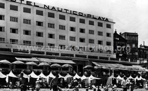 Apartamentos "Naútico Playa" junto al malecón de Zarautz