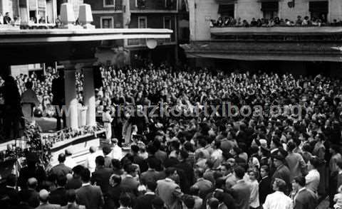 Zaharren omenez Zarautzen egindako festa