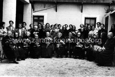 Zaharren omenez Zarautzen egindako festa