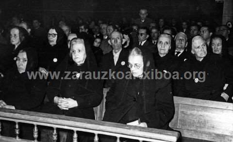 Fiesta de homenaje a los mayores en Zarautz. Misa en la parroquia