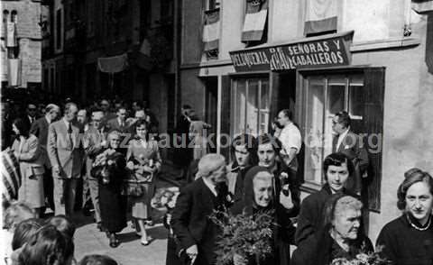 Zaharren omenez Zarautzen egindako festa