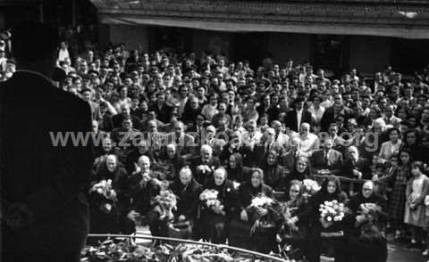 Fiesta de homenaje a los mayores en Zarautz