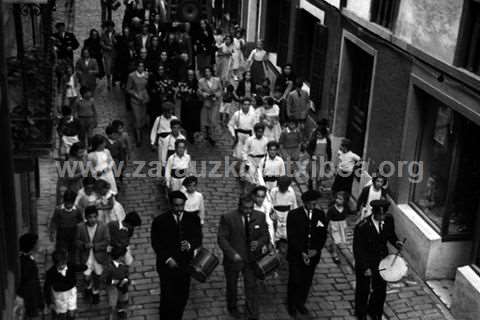 Zaharren omenez Zarautzen egindako festa