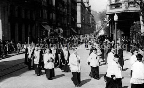 Cortejo fúnebre del arquitecto Ramón Cortázar por las calles de San Sebastián